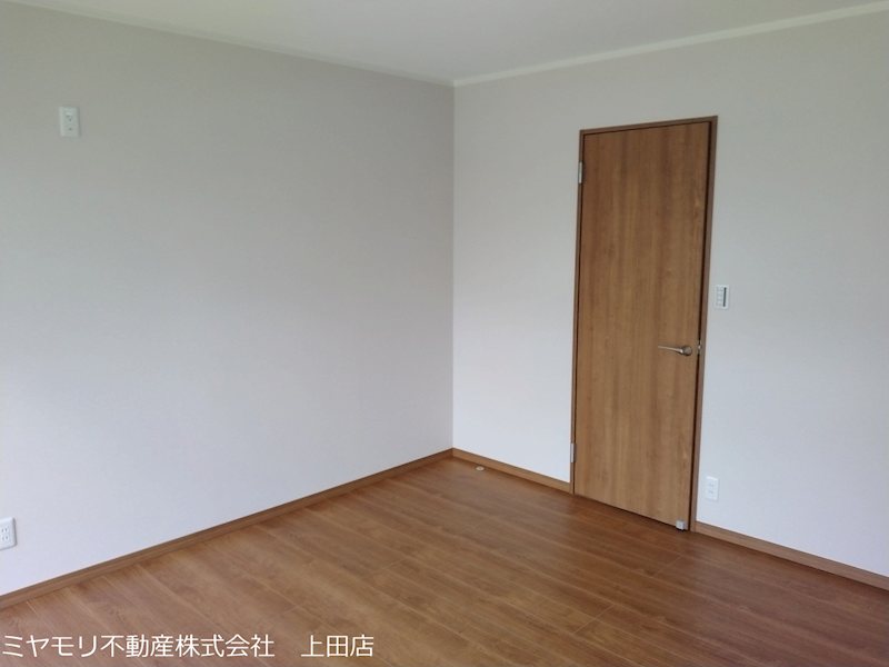 上田市五加　中古戸建 内観写真（リビング以外の居室）
