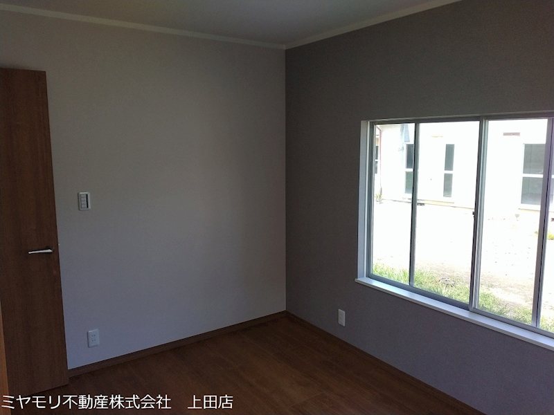 上田市五加　中古戸建 内観写真（リビング以外の居室）