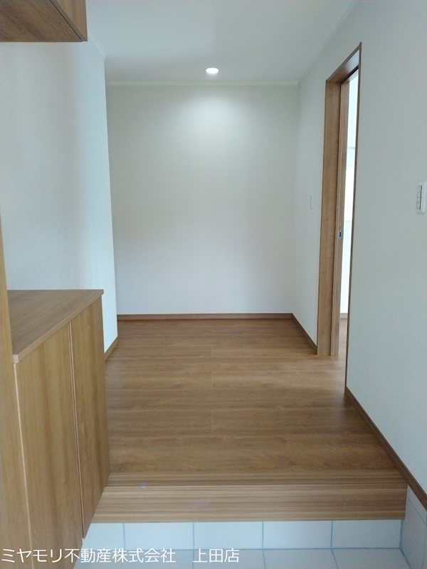 上田市五加　中古戸建 現地写真（玄関）