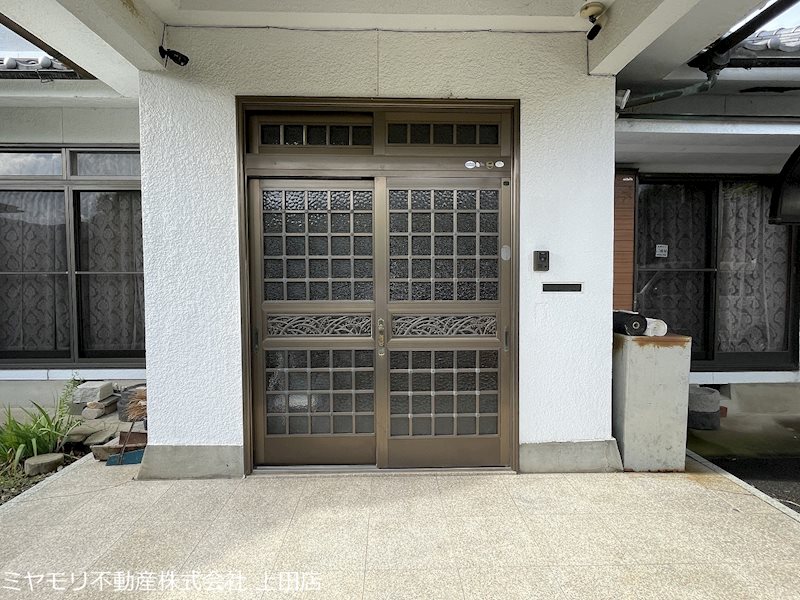 坂城町坂城　中古戸建 現地写真（玄関）