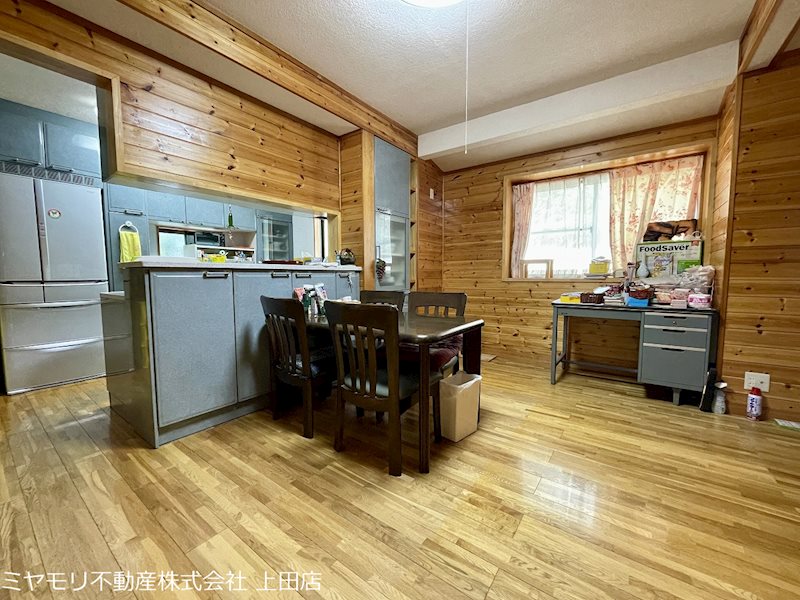 坂城町坂城　中古戸建 内観写真（リビング）