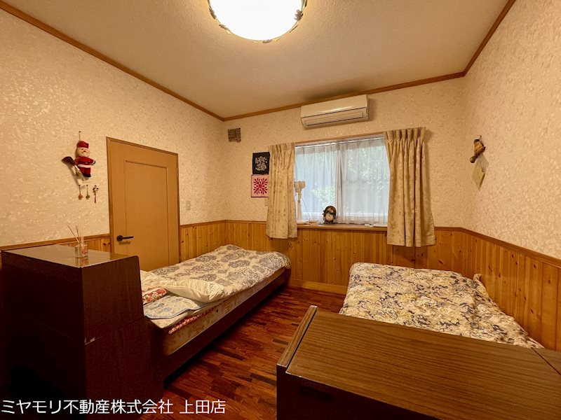 坂城町坂城　中古戸建 内観写真（リビング以外の居室）