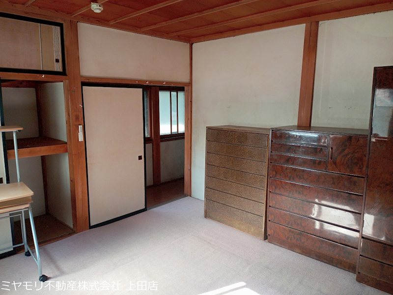 上田市真田町傍陽　中古戸建 内観写真（リビング以外の居室）