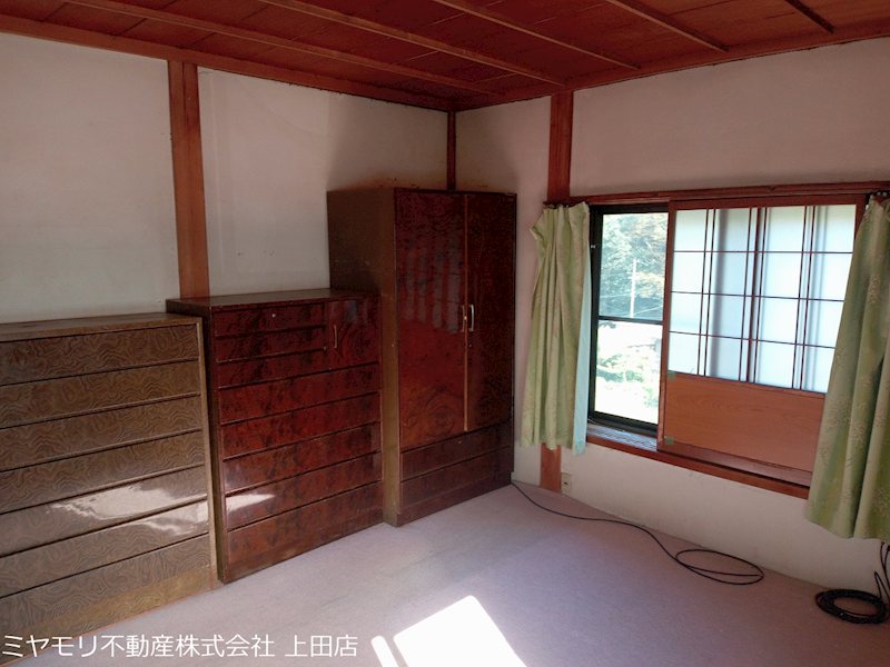 上田市真田町傍陽　中古戸建 内観写真（リビング以外の居室）