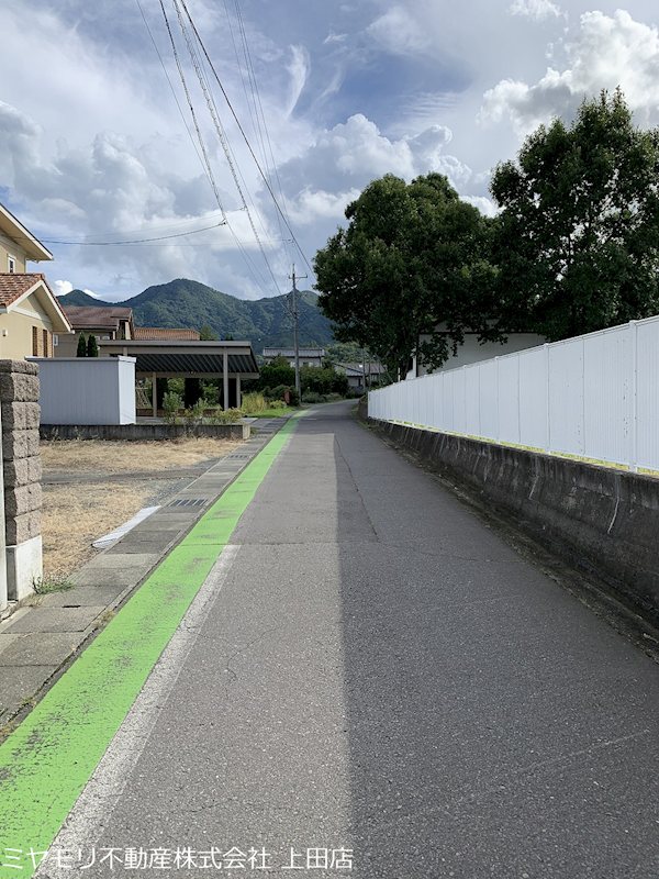 上田市古安曽　中古戸建 現地写真（前面道路含む現地写真）