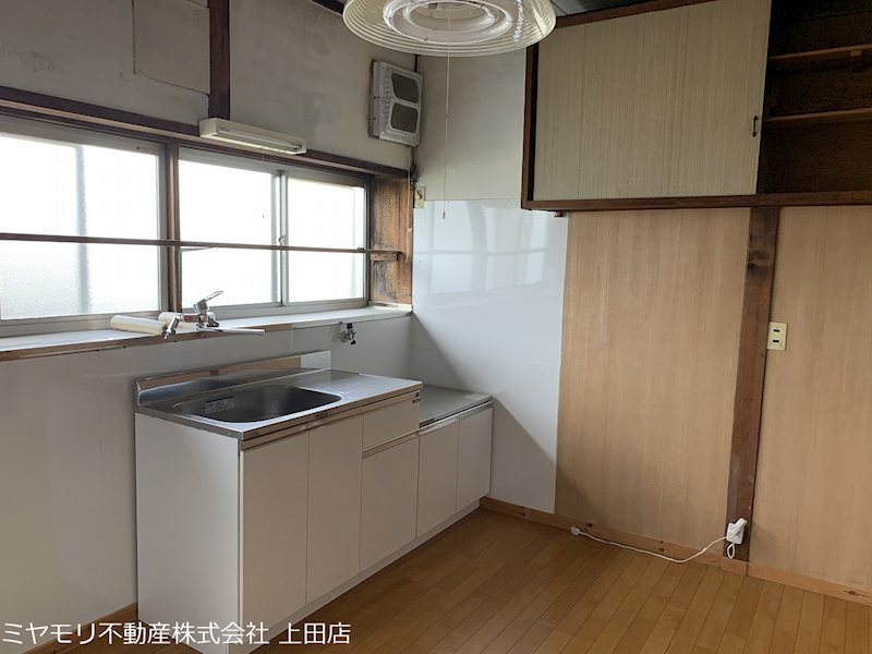 上田市古安曽　中古戸建 内観写真（キッチン）