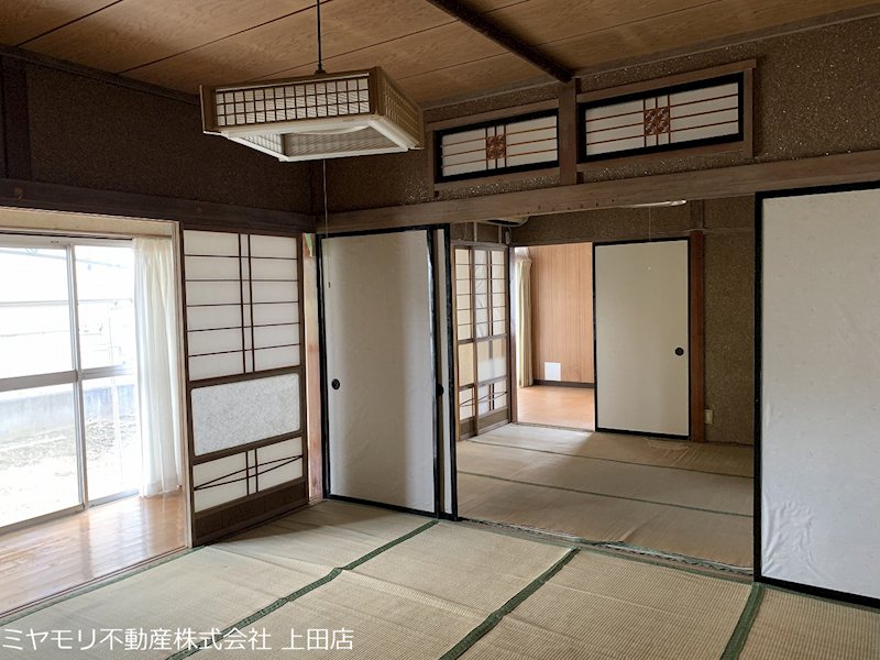 上田市古安曽　中古戸建 内観写真（リビング以外の居室）