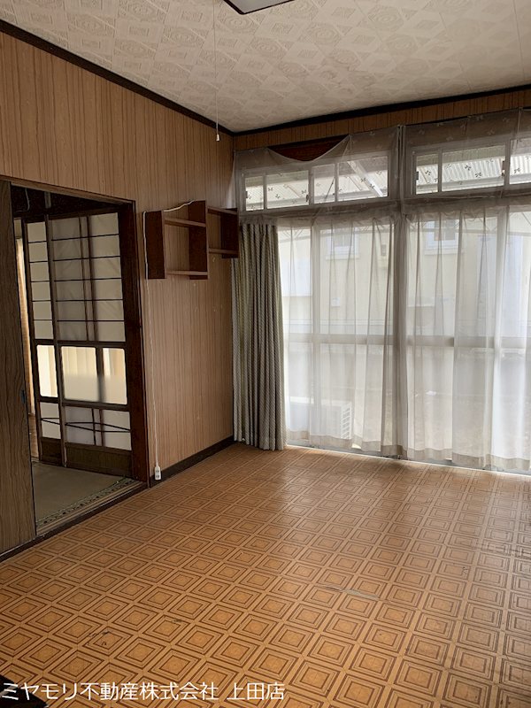 上田市古安曽　中古戸建 内観写真（リビング以外の居室）