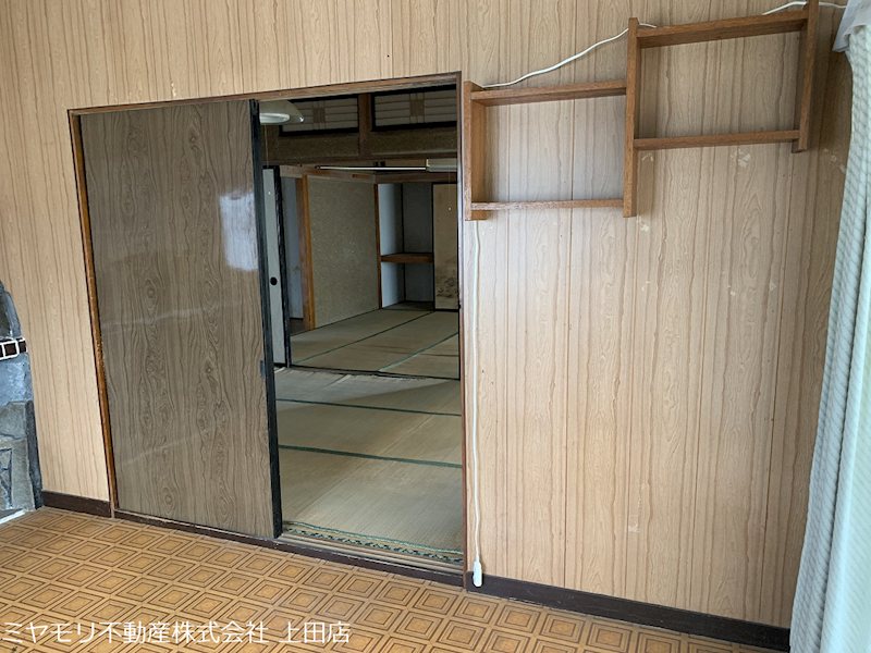 上田市古安曽　中古戸建 内観写真（リビング以外の居室）