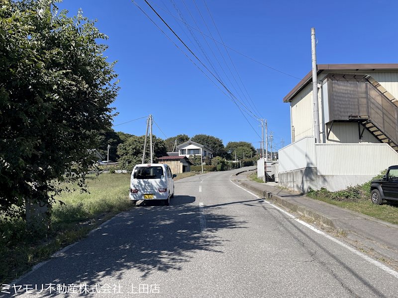 東御市海善寺　土地 現地写真（前面道路含む現地写真）