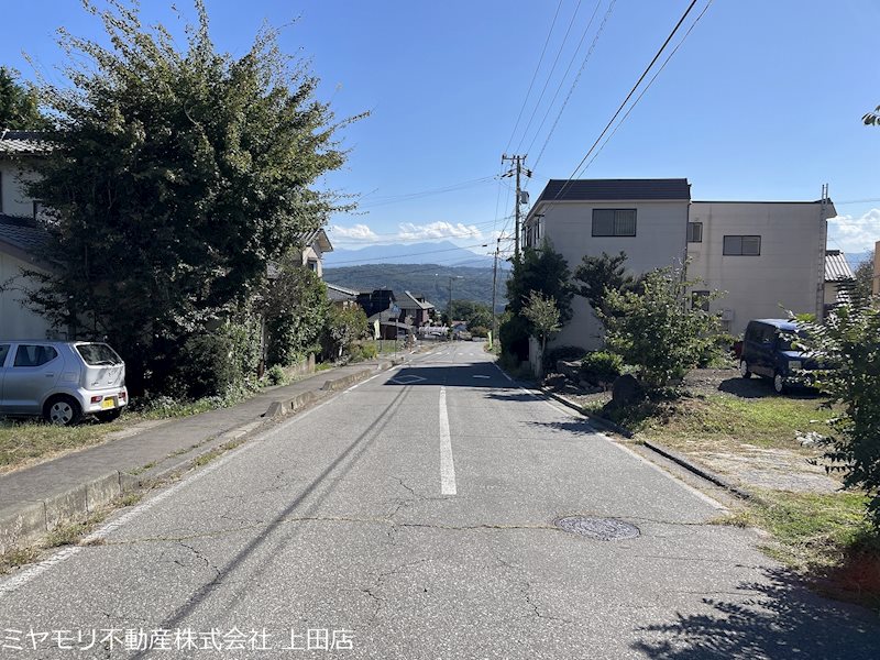 東御市海善寺　土地 現地写真（前面道路含む現地写真）