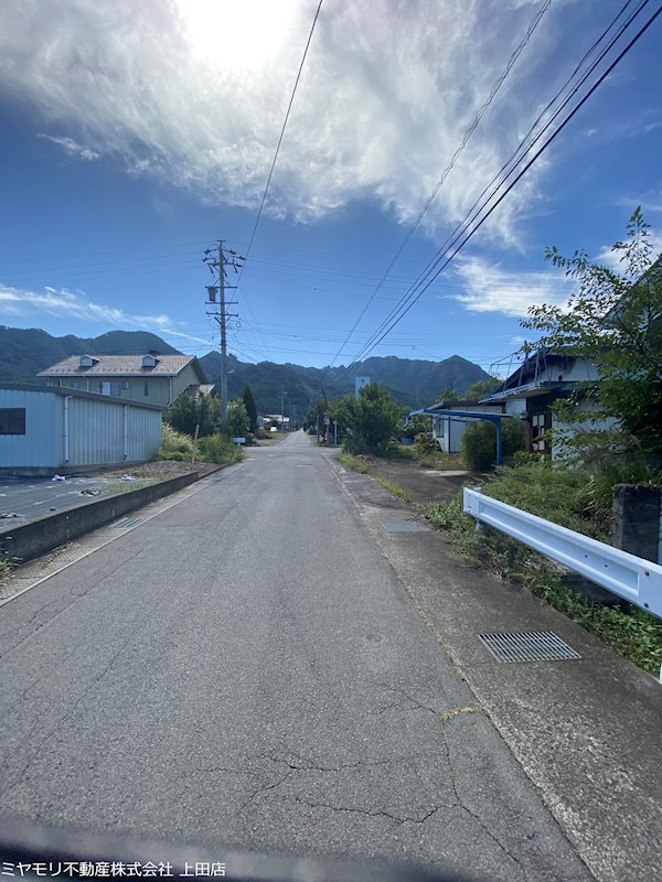上田市前山　土地 現地写真（前面道路含む現地写真）