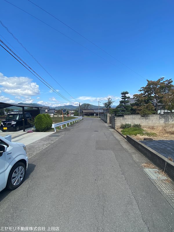 上田市前山　土地 現地写真（前面道路含む現地写真）