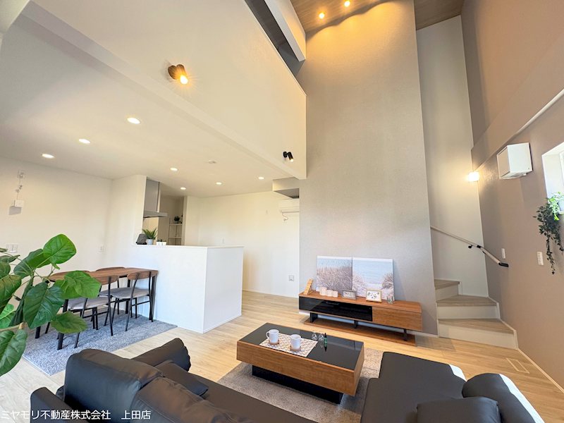 東御市滋野乙　新築戸建(1号棟) 内観写真（リビング）