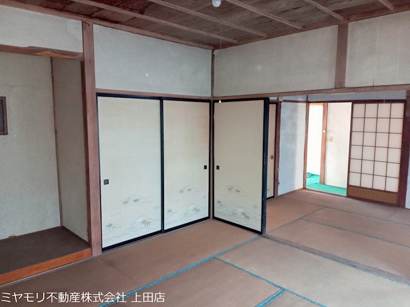 上田市諏訪形　中古戸建 内観写真（リビング）