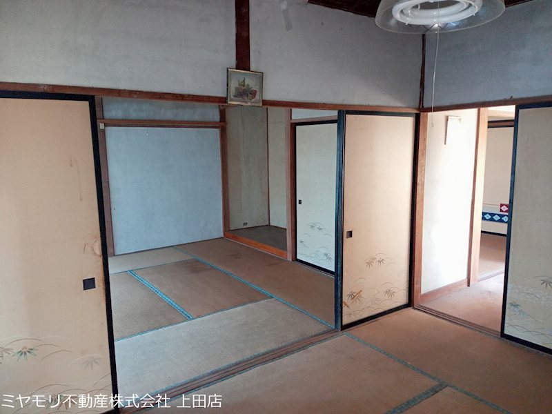 上田市諏訪形　中古戸建 内観写真（リビング）