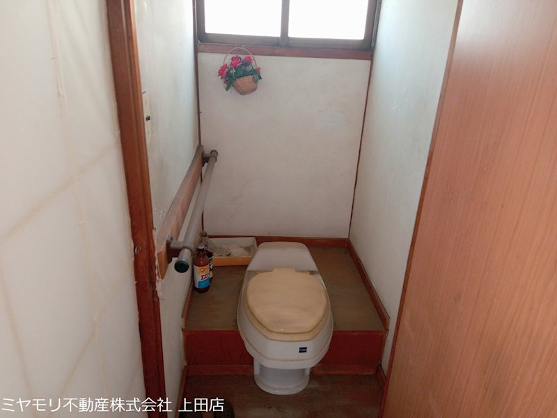 上田市諏訪形　中古戸建 内観写真（トイレ）
