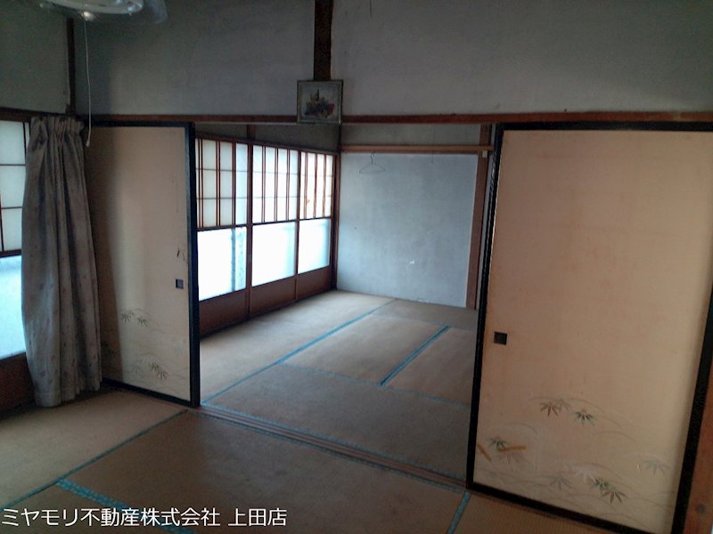 上田市諏訪形　中古戸建 内観写真（リビング）