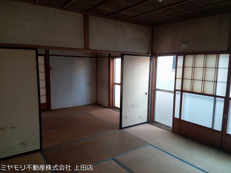 上田市諏訪形　中古戸建 内観写真（リビング）