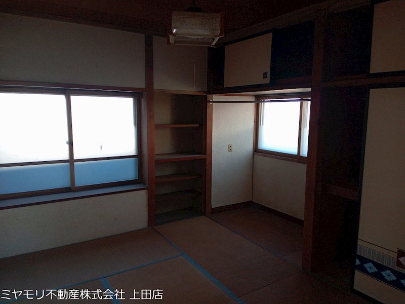 上田市諏訪形　中古戸建 内観写真（リビング以外の居室）