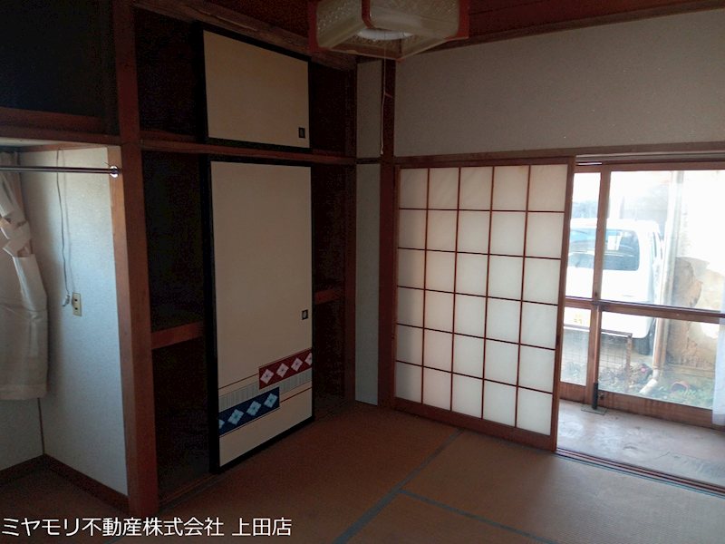 上田市諏訪形　中古戸建 内観写真（収納）