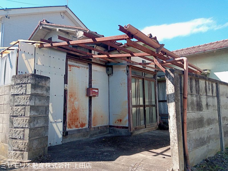 上田市諏訪形　中古戸建 現地写真（玄関）