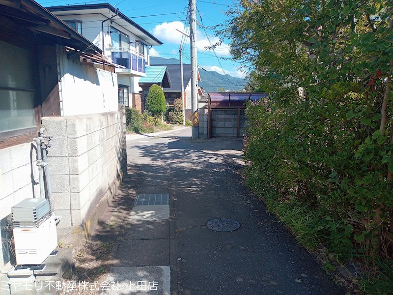 上田市諏訪形　中古戸建 現地写真（前面道路含む現地写真）