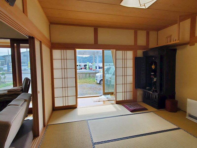 小諸市滋野甲　中古戸建 内観写真（リビング以外の居室）