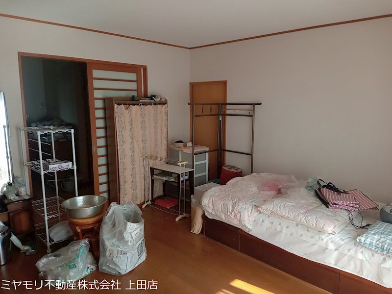 【契約済】　上田市常磐城6丁目　中古戸建 内観写真（リビング以外の居室）
