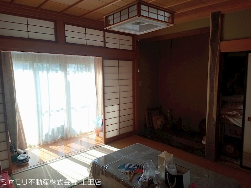 【契約済】　上田市常磐城6丁目　中古戸建 内観写真（リビング以外の居室）