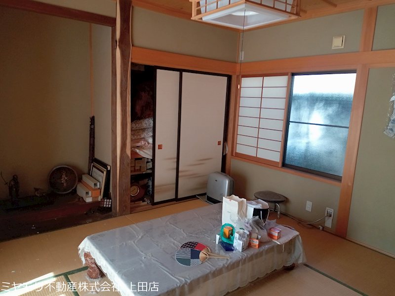 【契約済】　上田市常磐城6丁目　中古戸建 内観写真（リビング以外の居室）
