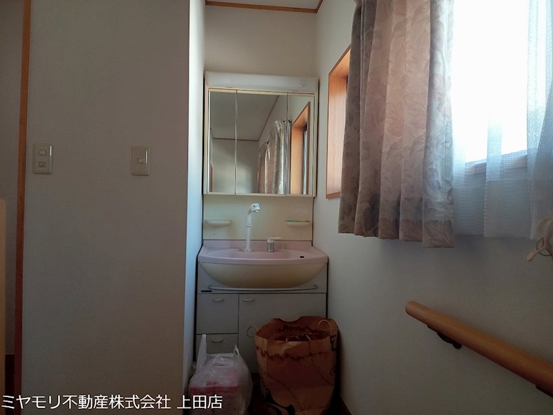 【契約済】　上田市常磐城6丁目　中古戸建 内観写真（洗面台・洗面所）