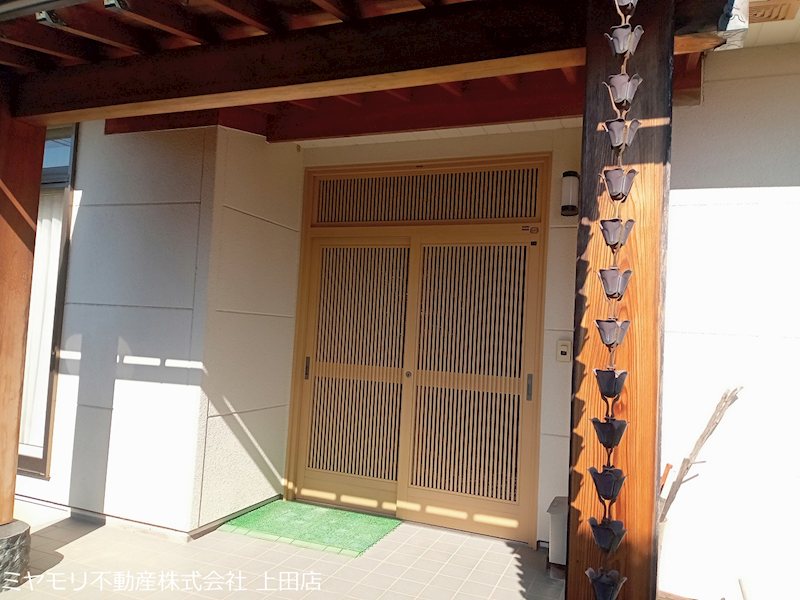 【契約済】　上田市常磐城6丁目　中古戸建 現地写真（玄関）