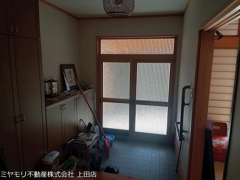 【契約済】　上田市常磐城6丁目　中古戸建 現地写真（玄関）
