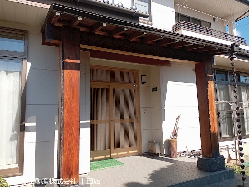 【契約済】　上田市常磐城6丁目　中古戸建 現地写真（玄関）