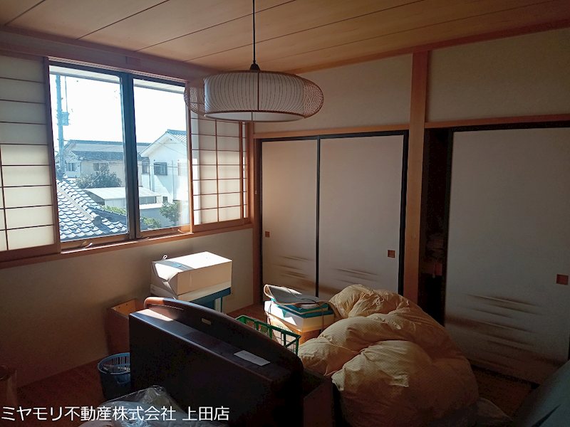 【契約済】　上田市常磐城6丁目　中古戸建 内観写真（リビング以外の居室）