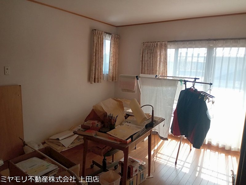 【契約済】　上田市常磐城6丁目　中古戸建 内観写真（リビング以外の居室）