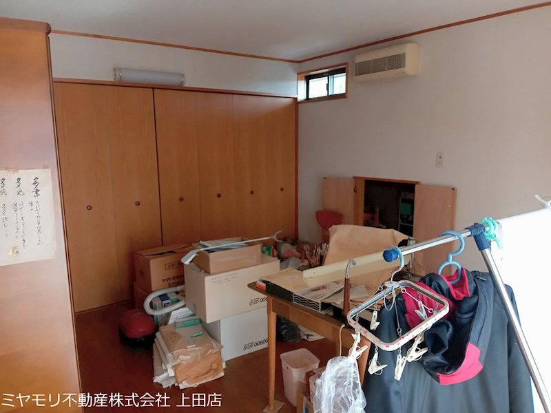 【契約済】　上田市常磐城6丁目　中古戸建 内観写真（リビング以外の居室）