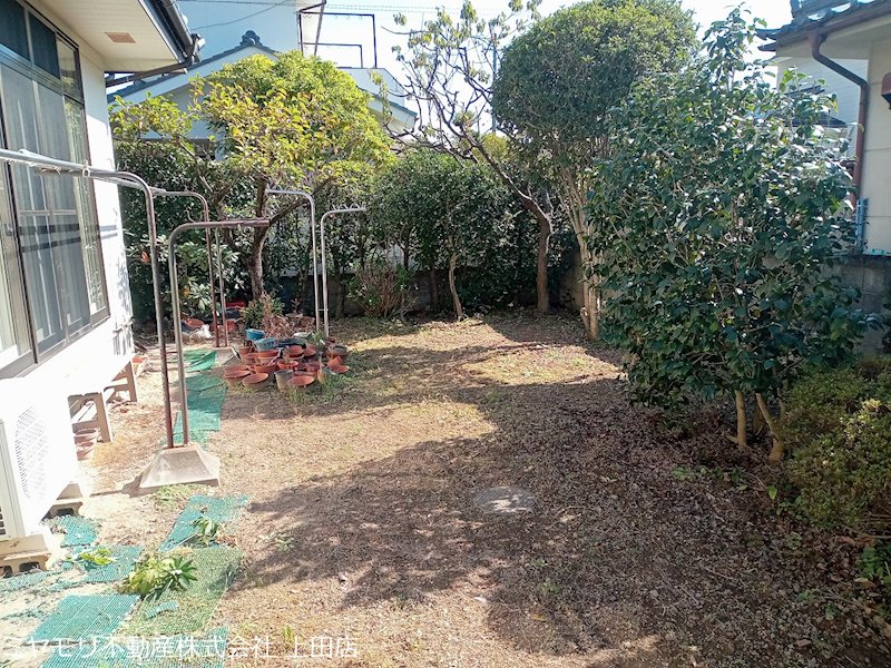 【契約済】　上田市常磐城6丁目　中古戸建 現地写真（庭）