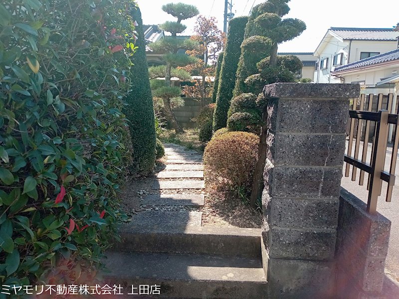 【契約済】　上田市常磐城6丁目　中古戸建 現地写真（庭）
