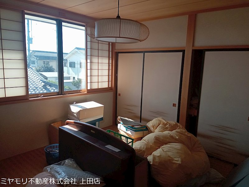 【契約済】　上田市常磐城6丁目　中古戸建 内観写真（リビング以外の居室）