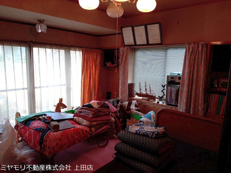 上田市仁古田　中古戸建 内観写真（リビング以外の居室）