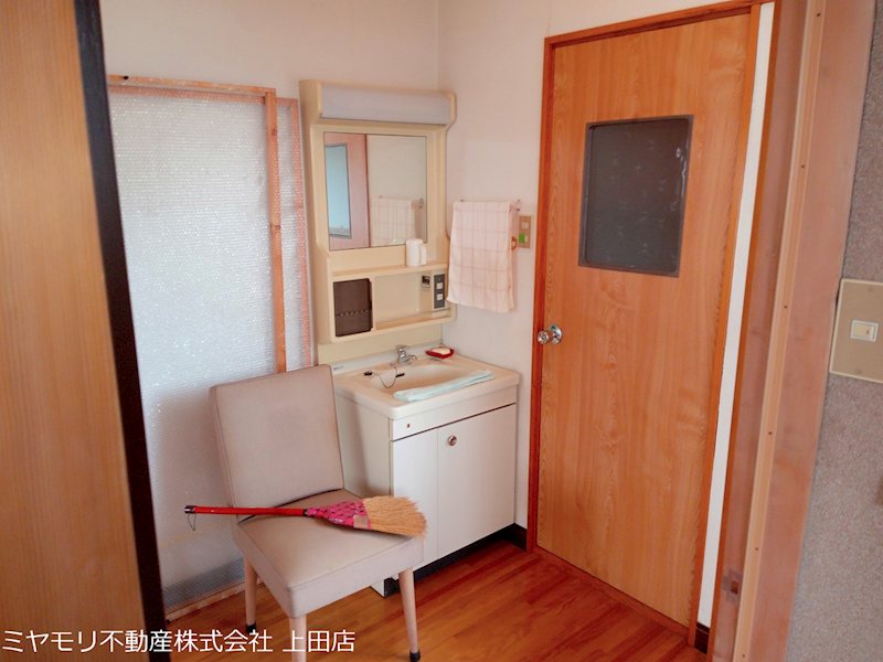 上田市仁古田　中古戸建 内観写真（洗面台・洗面所）