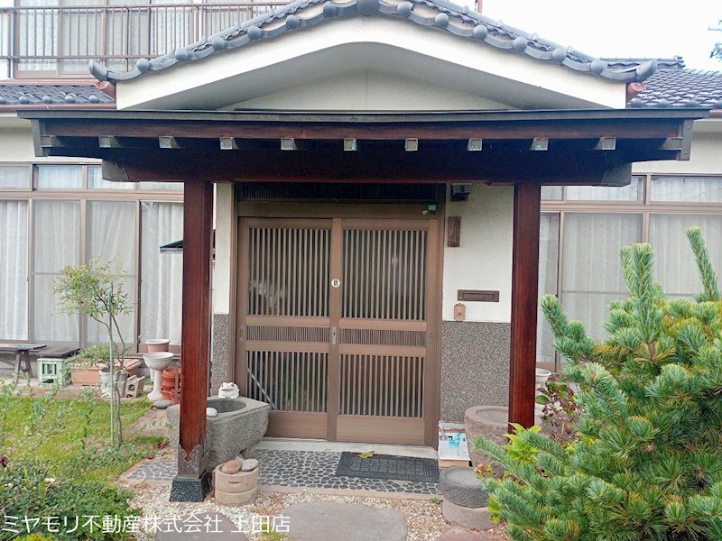 上田市仁古田　中古戸建 現地写真（玄関）