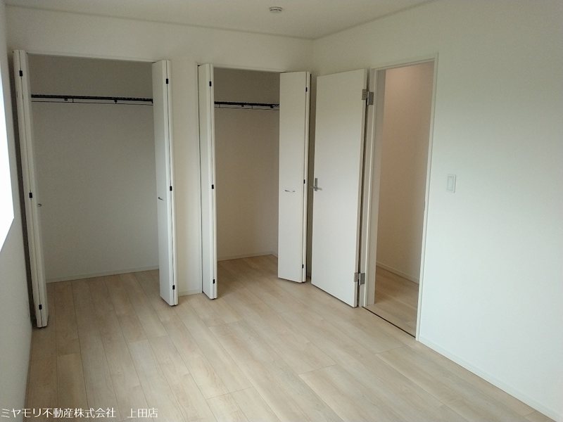 東御市常田　新築戸建 内観写真（リビング以外の居室）