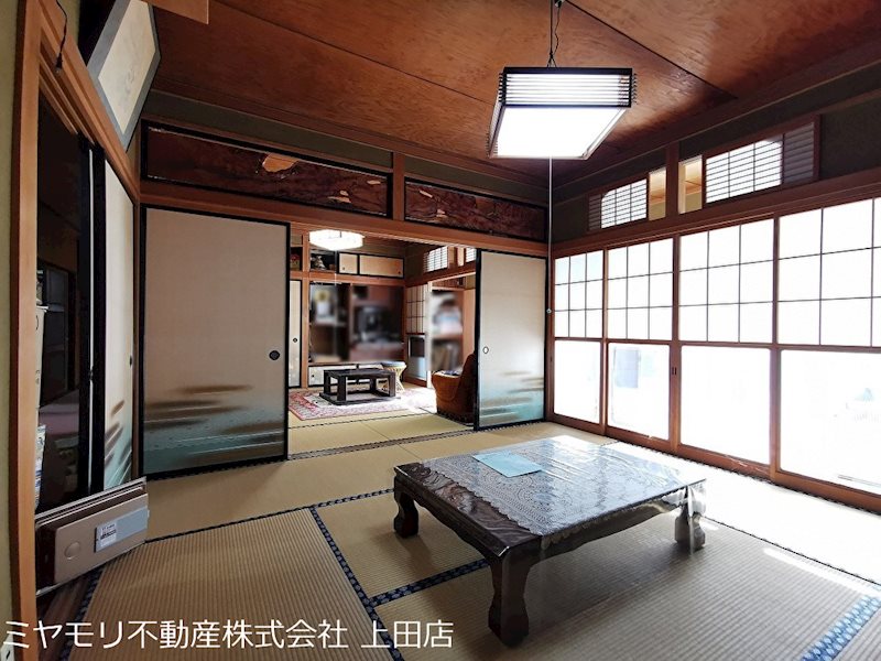 上田市常磐城　中古戸建 内観写真（リビング）