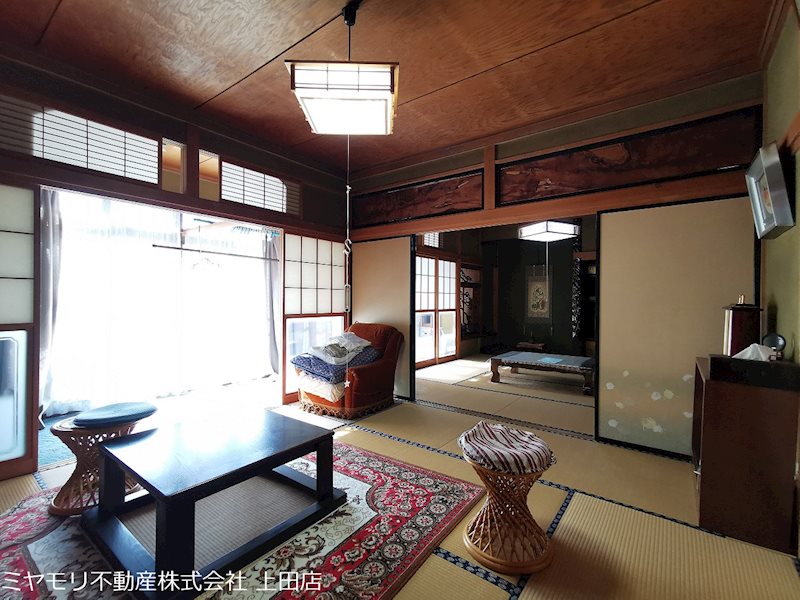 上田市常磐城　中古戸建 内観写真（リビング）