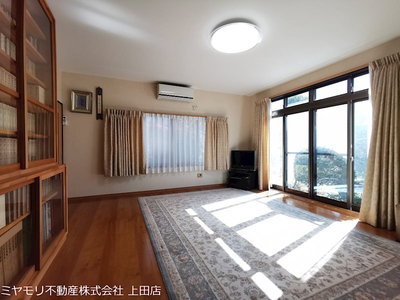 上田市常磐城　中古戸建 内観写真（リビング以外の居室）