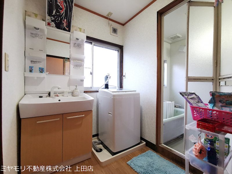上田市蒼久保 中古戸建 内観写真（洗面台・洗面所）