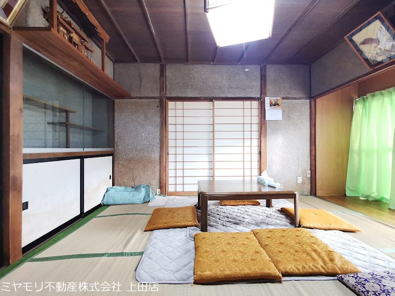 上田市蒼久保 中古戸建 内観写真（リビング以外の居室）